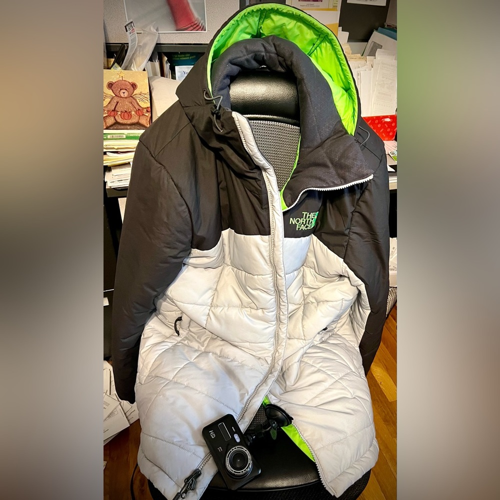 NORTHFACE WINTER INSULATED JACKET, XL
 Black/Grey & a ‘Popin’ Lime Green trim!